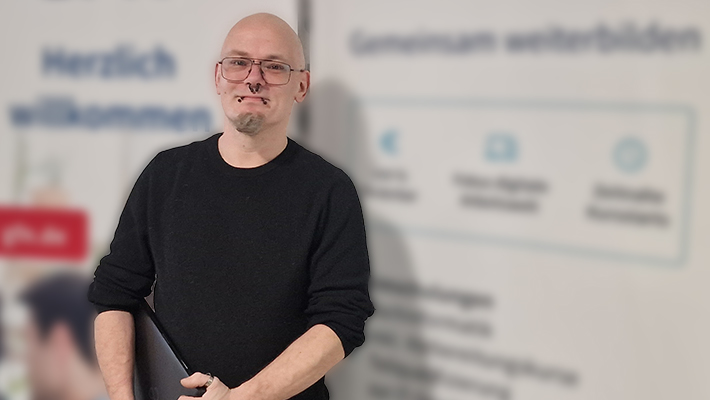 Zu sehen ist Sebastian Dörrmann, ein ehemaliger Umschüler der GFN in Bereich Fachinformatiker Anwendungsentwicklung.
